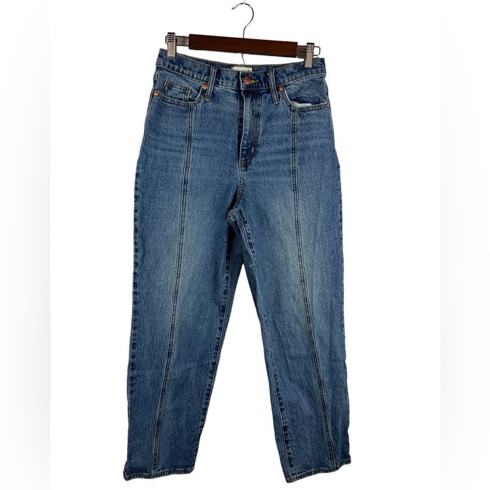 Universal Thread Vintage Straight high rise Medium Wash Jeans Size 6 regular